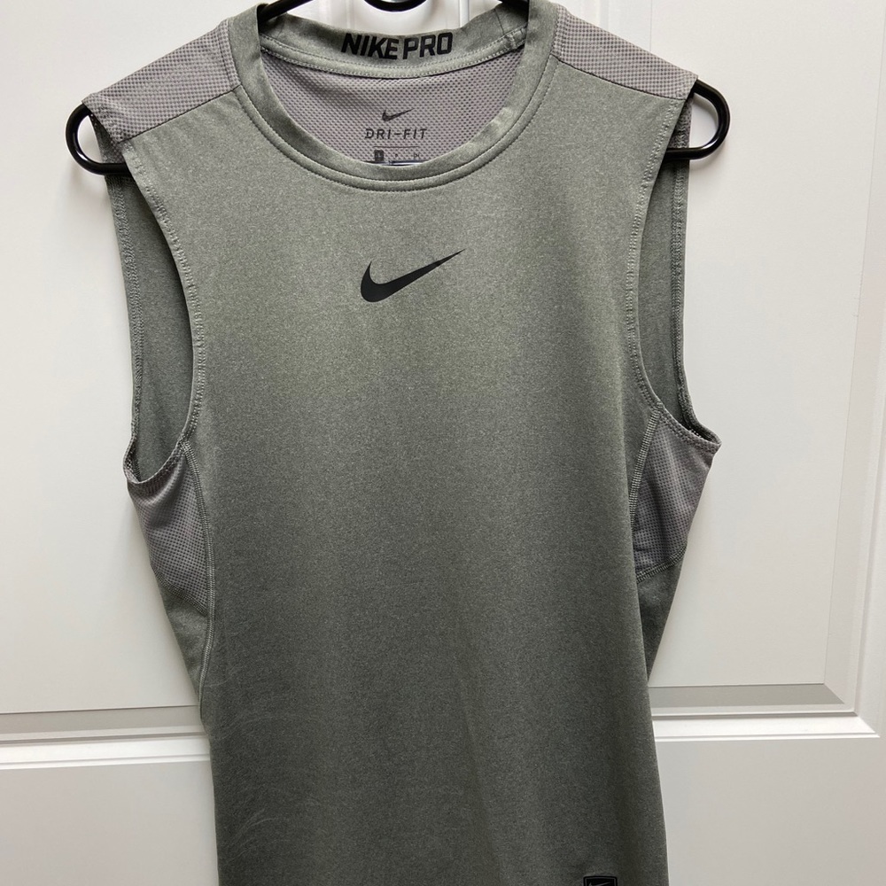 Nike pro compression training tank size small